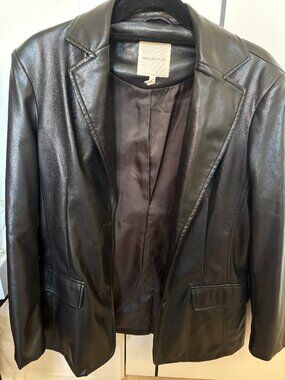 Avec Les Filles Tailored-Fit Faux Leather Blazer in XS